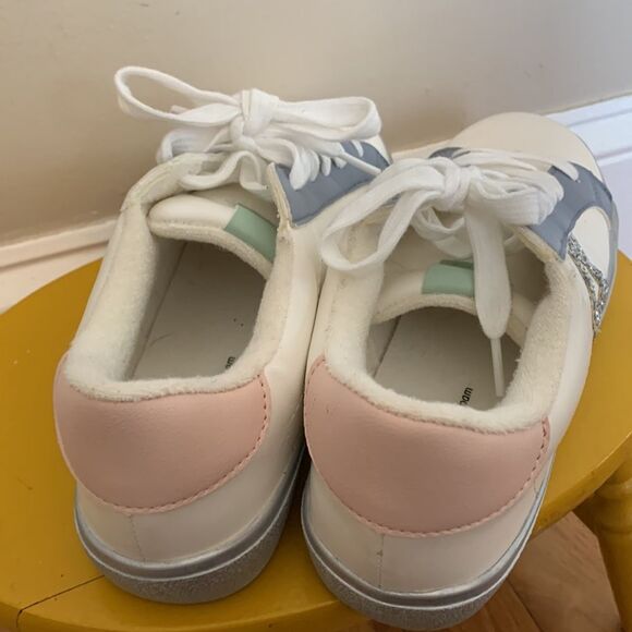 No boundaries size 10 Stylish Cream and Blue Sneakers with Star Detail - Picture 4 of 6